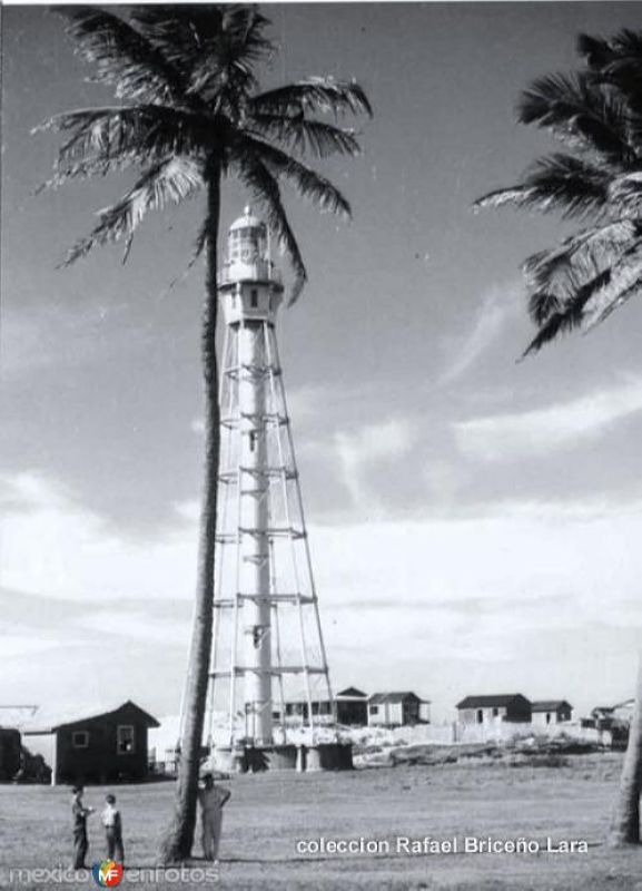 Faro en la Barra de Tampico