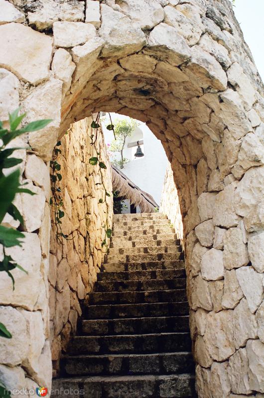 ESCALERA PARA SUBIR A LA IGLESIA