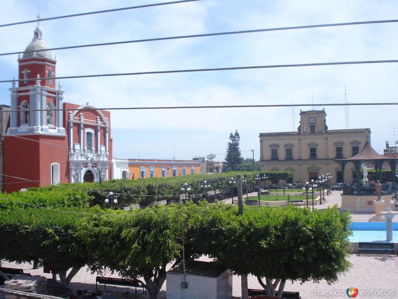 Templo, plaza y presidencia