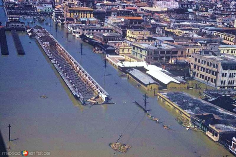 Panoramica de Tampico durante la inundacion en 1955