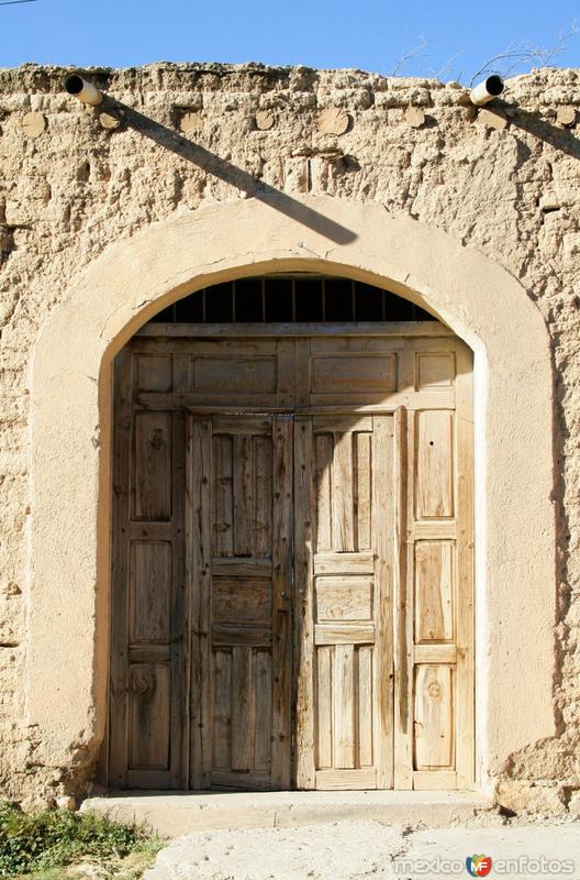 PUERTA ANTIGUA EN SAN ANTONIO DE LAS ALAZANAS