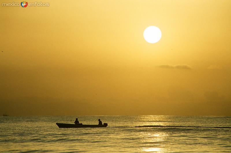 AMANECER EN LA PESCA