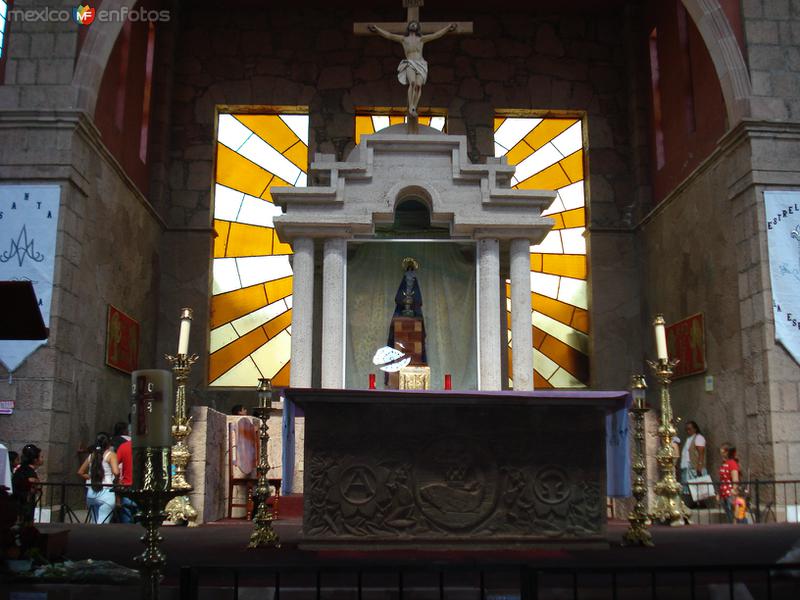 interior de la iglesia de Acahuato