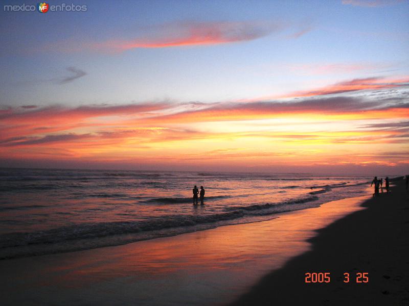 ocaso pictorico en playa azul