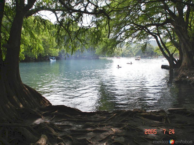 Lago de Camecuaro y sus colores