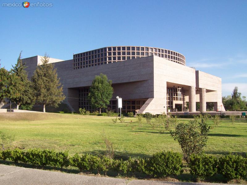 teatro aguascalientes en una tarde soleada