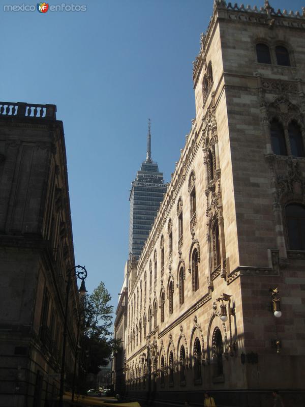 Edificio de correos y Torre Latino