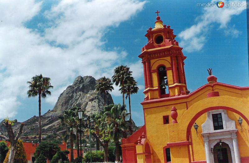 Peña de Bernal y Mision