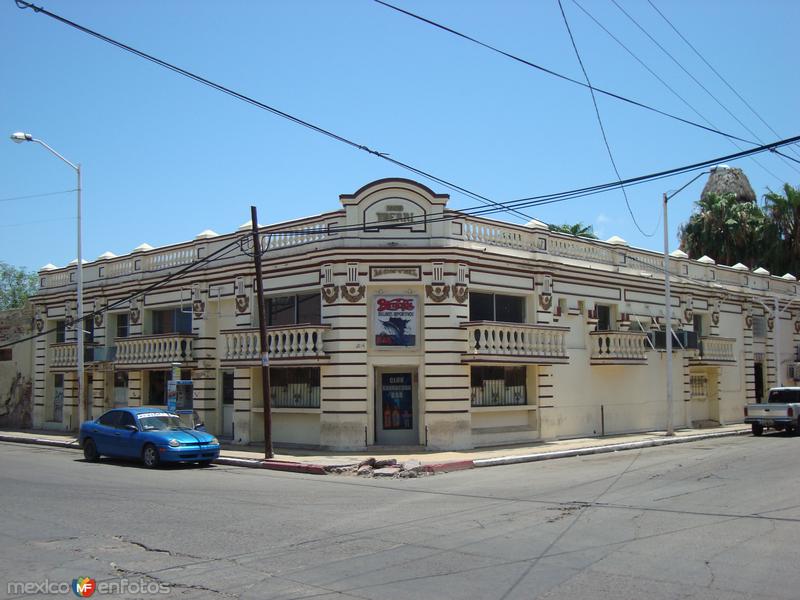 Bar-Billares El Barracuda Antigua Tienda La Francesa del Don Max Cohen