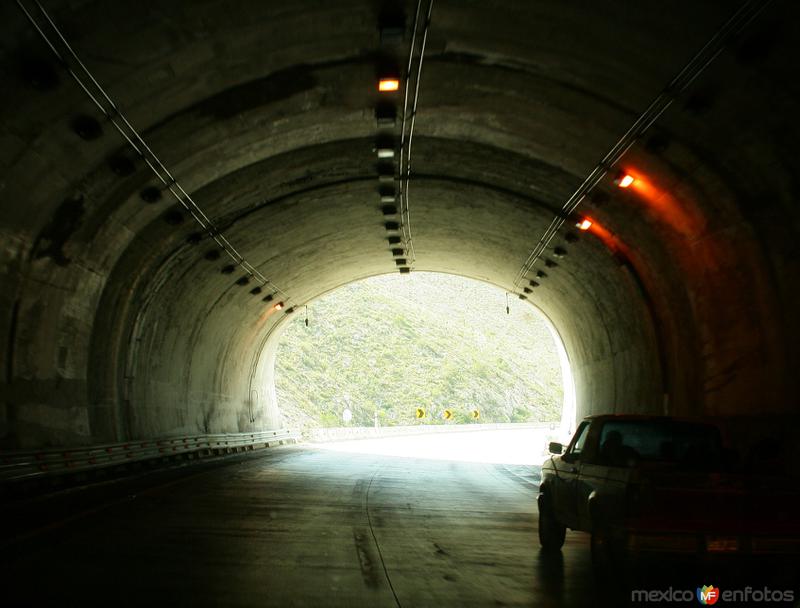 TUNEL EN AUTOPISTA LOS CHORROS