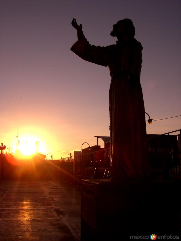 AMANECER EN LA FRONTERA