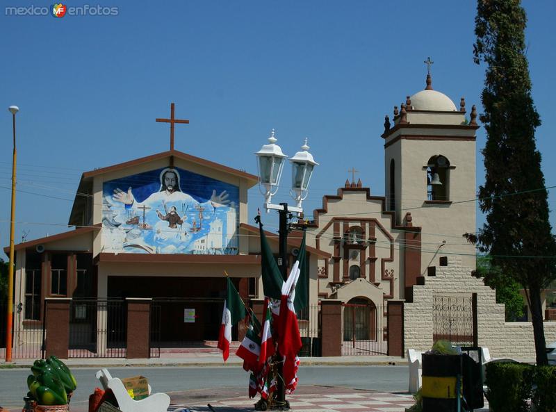 PLAZA PRINCIPAL E IGLESIA DE CHINA