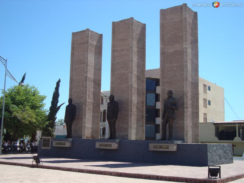 Monumento a los 3 presidentes