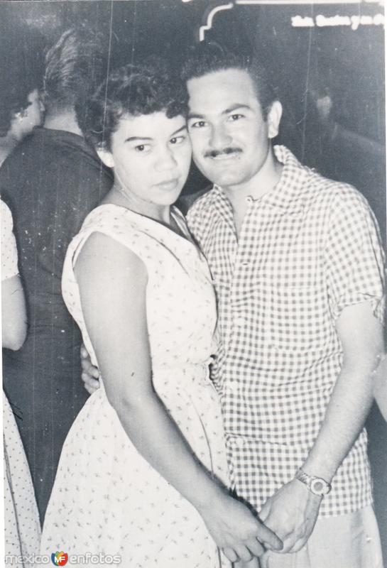 Mis padres bailando en Cd., Juarez (1954)