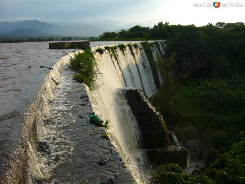 Presa El Tecuan Villa Corona