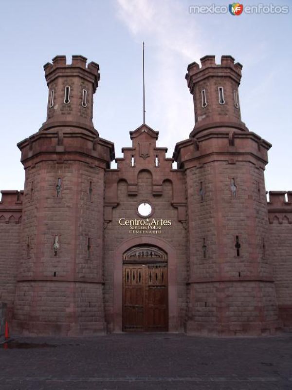 Centro de las Ciencias y las Artes "Centenario"