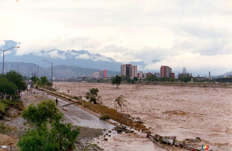 HURACAN GILBERTO EN MONTERREY.... 35 mm