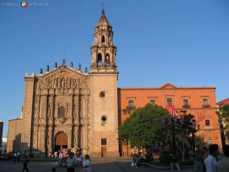 Templo del Carmen y museo del Arte Virreinal