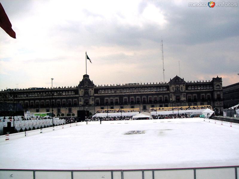 Pista de Hielo en el zocalo capitalino