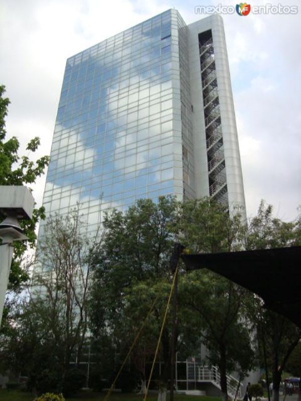 Actual torre gubernamental desde el centro civico