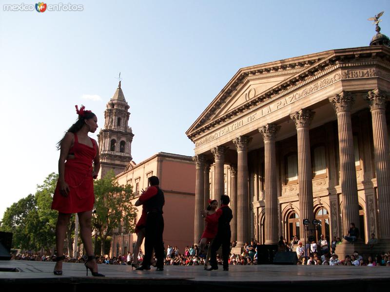 BAILADORES