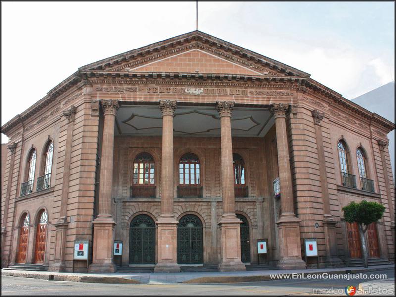 teatro manuel doblado