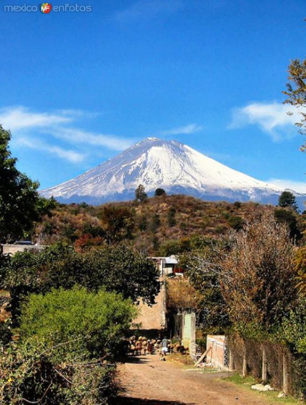 POPOCATEPETL DESDE UN PUEBLO ATLIXQUENSE