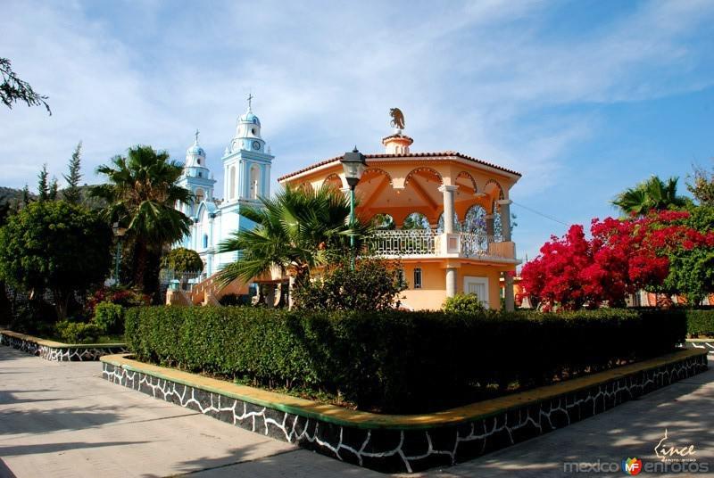 Kiosko y Parroquia de San Sebastián Tecomaxtlahuaca