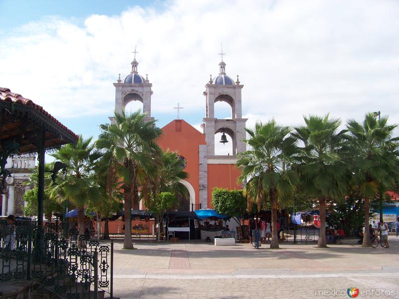 PLAZA Y PARROQUIA PRINCIPAL