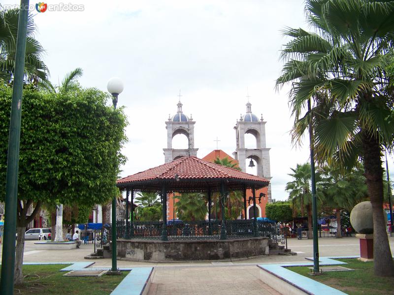 KIOSKO E IGLESIA PRINCIPAL