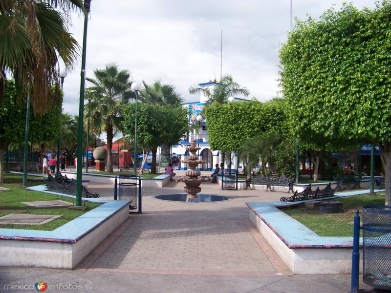 FUENTE EN LA PLAZA PRINCIPAL