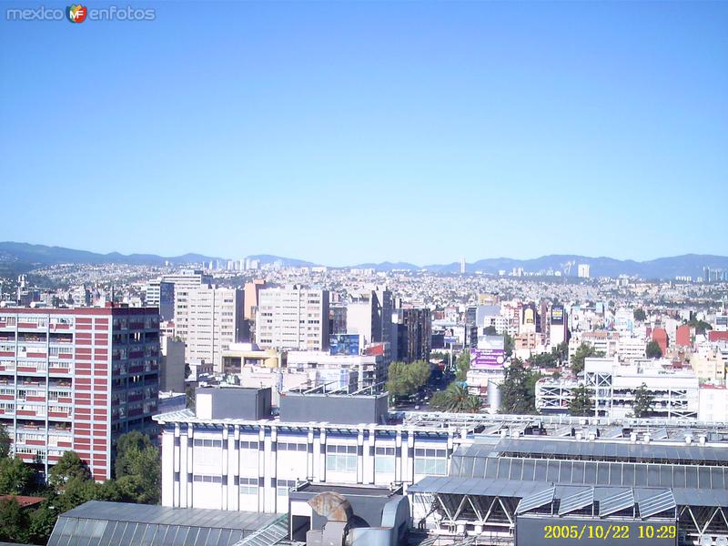 Panorámica de la Col. del Valle y al fondo Santa Fe. México, DF