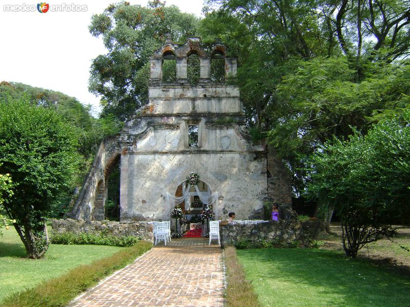 Ruinas de la parroquia de la Ex-hacienda Apanquezalco. Yautepec, Morelos.