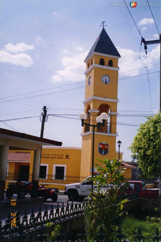 Torre-Reloj en el centro de Cacahoatán, Chiapas