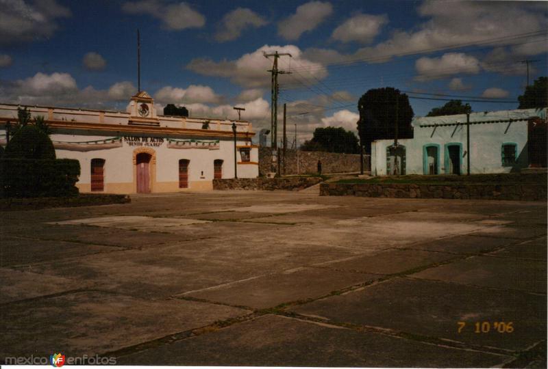 Plaza principal y casas antigüas. Santa María Atlihuetzía, Tlaxcala