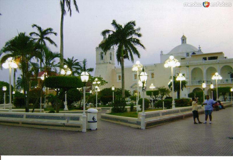 Parroquia y zócalo de la ciudad de Alvarado, Veracruz