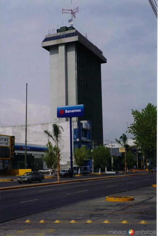 Edificio en el Boulevard Adolfo López Mateos. Celaya, Guanajuato