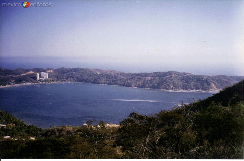 Bahía de Puerto Marqués y Punta Diamante. Acapulco, Guerrero