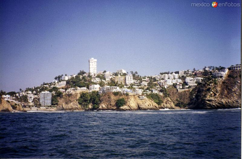 Peñascos en la zona de la Quebrada. Acapulco, Guerrero