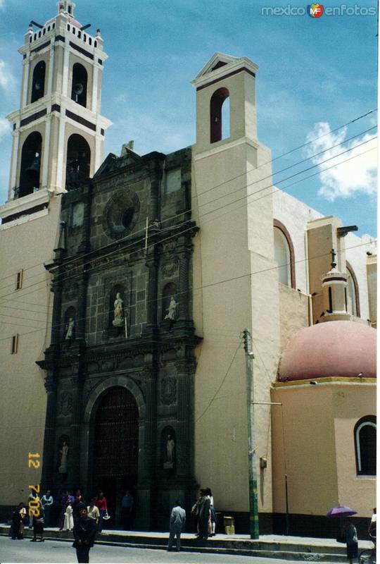 Portada de estilo barroco de la parroquia de San Luis, siglo XVIII. Huamantla, Tlaxcala