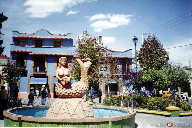 Fuente y plaza central de Metepec, Edo. de México