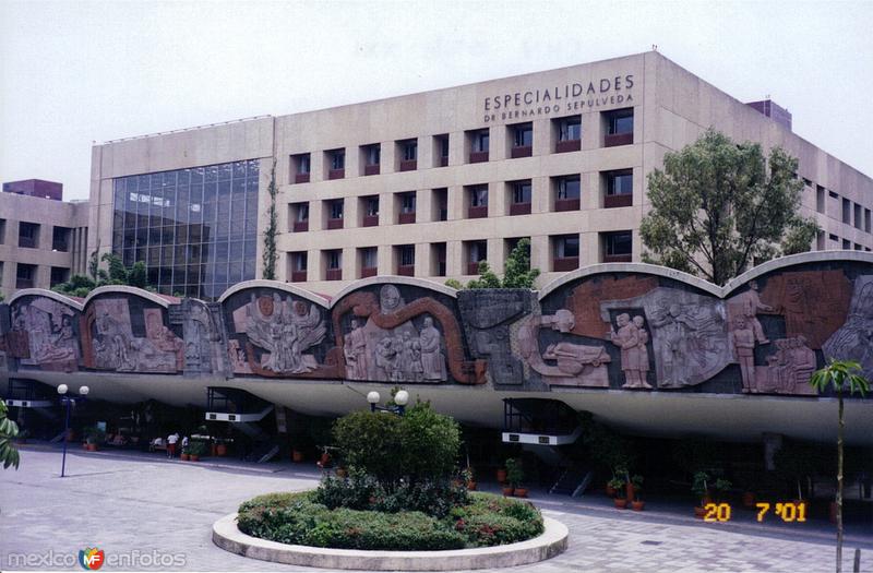Murales en el Centro Médico Nacional Siglo XXI, IMSS. México DF
