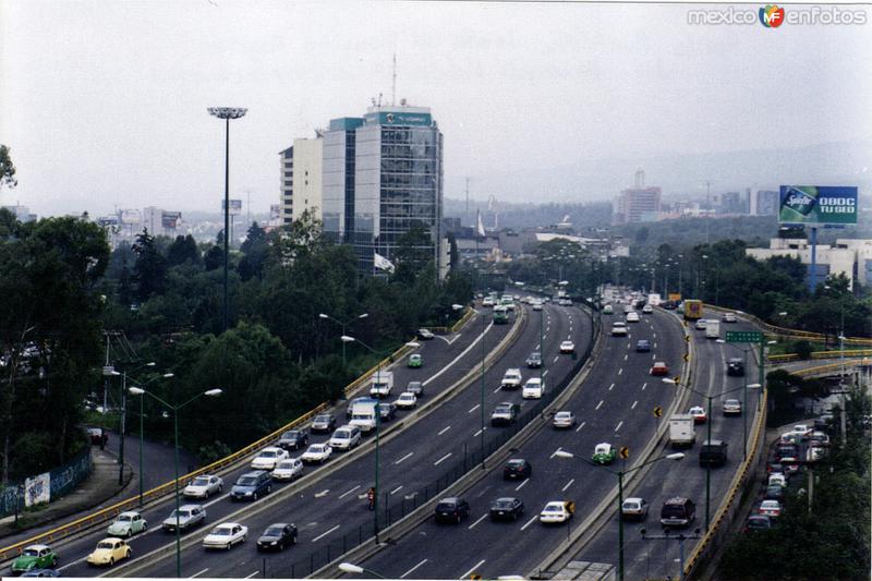 Periférico Sur desde el Hospital Angeles del Pedregal. Magdalena Contreras, DF.