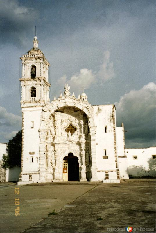 Portada del templo de San Nicolás de Bari, siglo XVIII. Panotla, Tlaxcala