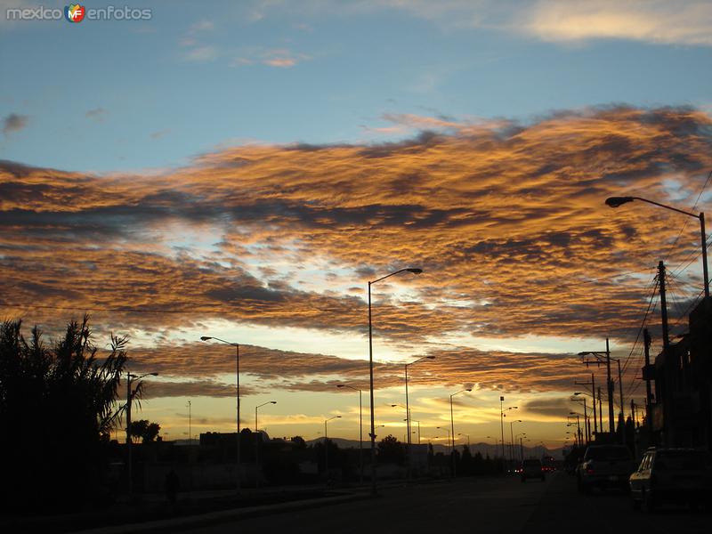 Amanecer, llendo sobre el boulevard Españita