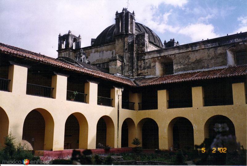 Patio del claustro del Ex-convento de Santo Domingo, siglo XVI. San Cristobal de las Casas, Chiapas