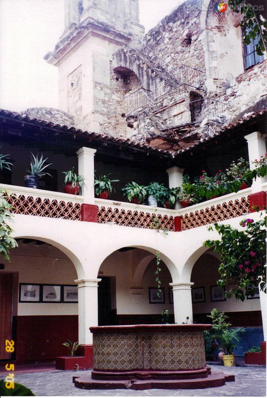 Claustro del ex-convento de San Bernardino, siglo XVI. Taxco, Guerrero