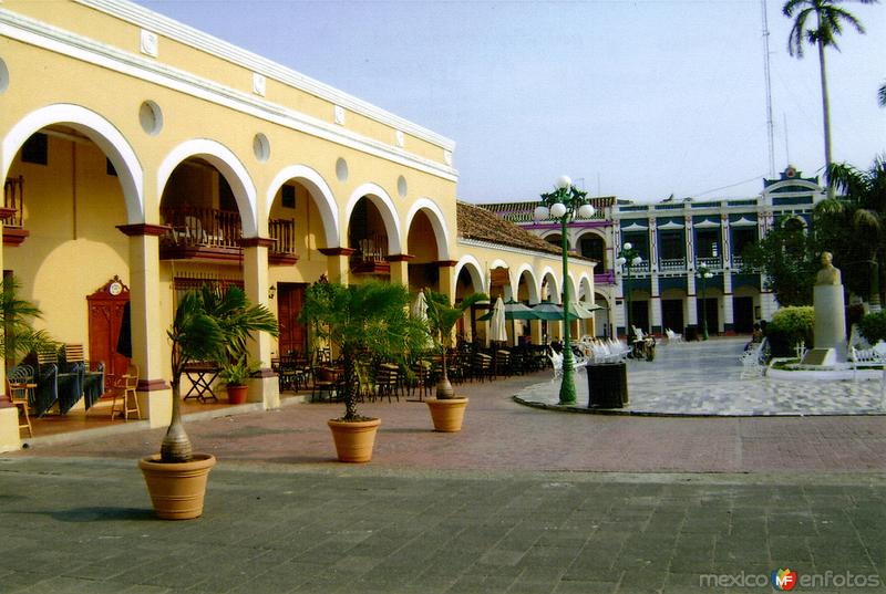 Portales en el zócalo de Tlacotalpan, Veracruz