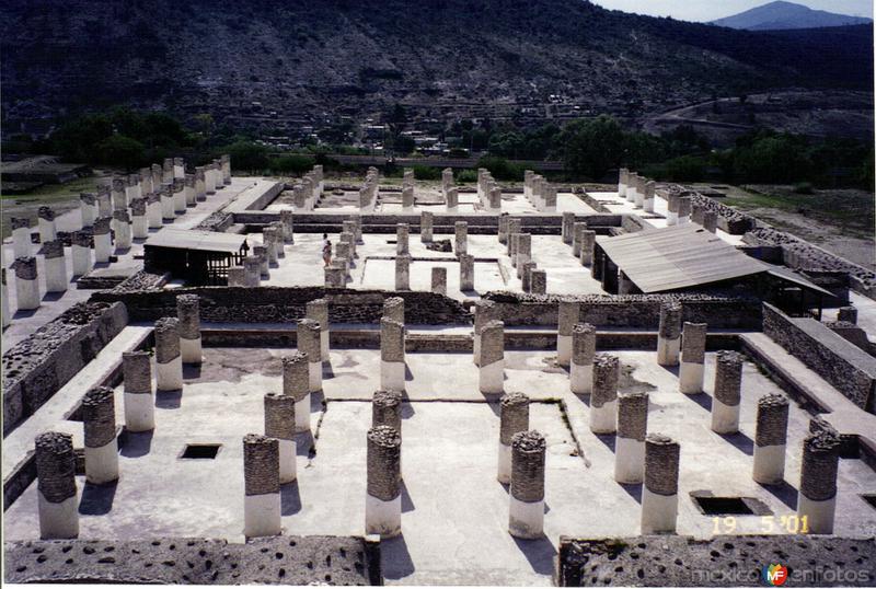 Columnas en la zona arqueológica de Tula de Allende, Hidalgo