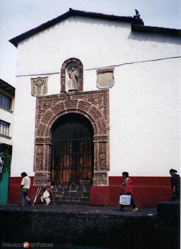 Templo de la Inmaculada Concepción con portada de cantera, siglo XIX. Uruapan, Michoacán